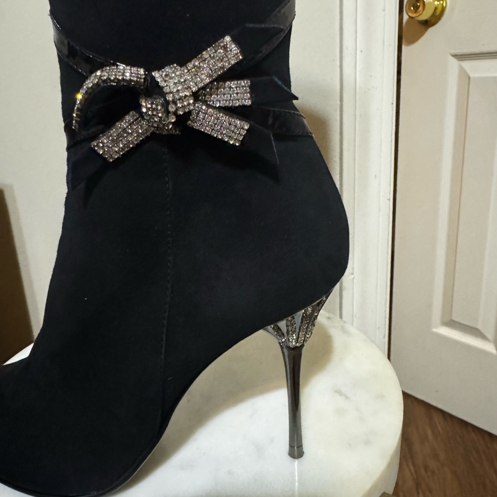 Elegant Black Suede Hilag Ankle Boots with Rhinestone Bow